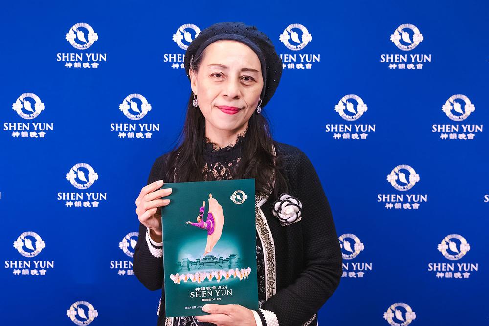 Slikarica Li Chao-ling na predstavi Shen Yun u Taipeiju 5. travnja (The Epoch Times)