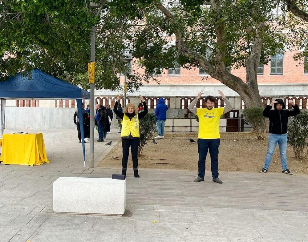  Demonstracija vežbi Falun Gonga