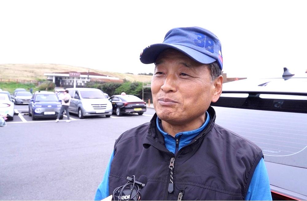 Korejski turista Vu je rekao da mu se dopada Falun Dafa.
