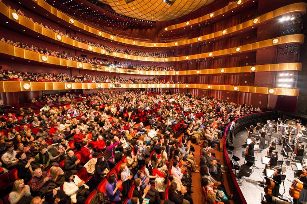Shen Yun je iznova nastupio  u Lincoln Center u Njujorku između 9. i 18. januara 2015. godine.