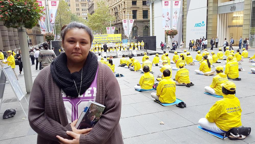 Shanaye March, studentica na tehnološkom fakultetu u Sidneyu, nije mogla zadržati suze saznavši za brutalnosti progona u Kini.