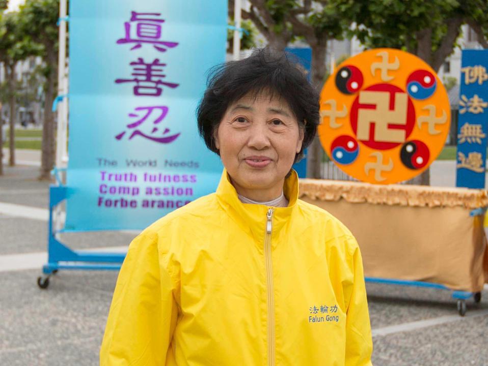 Gđa Yang Li je zahvalila Učitelju Li Hongzhiju zbog toga što joj je obnovio život.