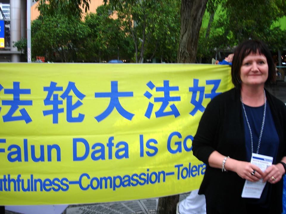 Sandra sa Novog Zelanda podržava Falun Gong