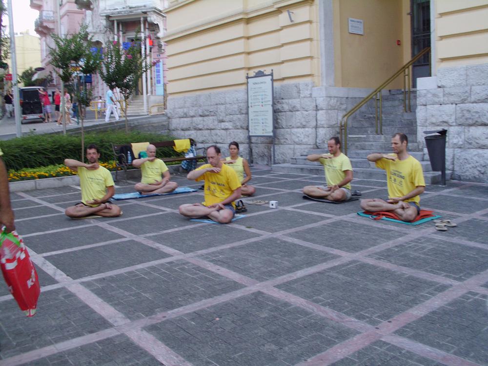 Praktikanti pokazuju vježbe na info danu u Opatiji
