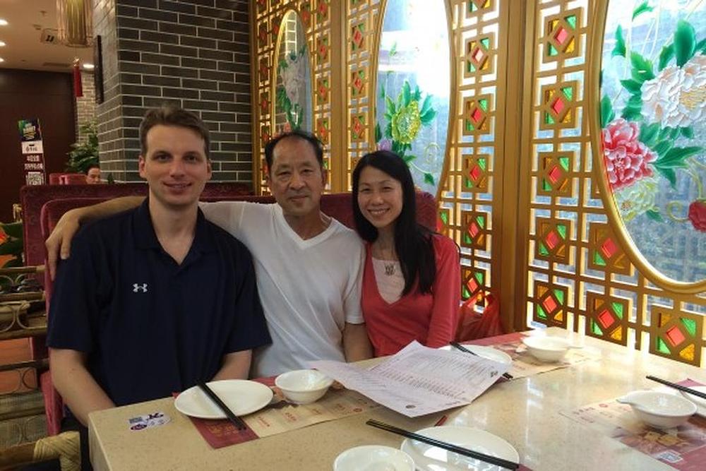 Sa lijeva na desno: Jeff (Daniellin suprug), gosp. Wang i Danielle