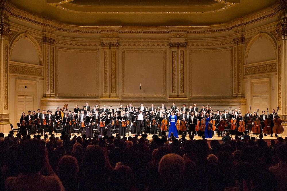 Shen Yun Simfonijski orkestar je izveo dva koncerta u Issac Stern Auditoriumu Carnegie Halla, 15. oktobra 2016. godine. Nakon stojećih aplauza oduševljene publike, uslijedilo je nekoliko izlazaka na bis.