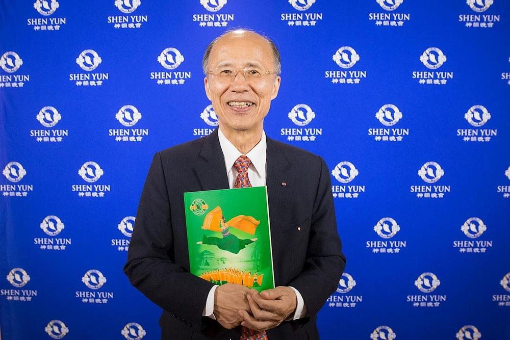 Michalel Lu, bivši predstavnika Tajvana u Francuskoj na predstavi Shen Yuna u Taipeju 19. februara 2017. godine.