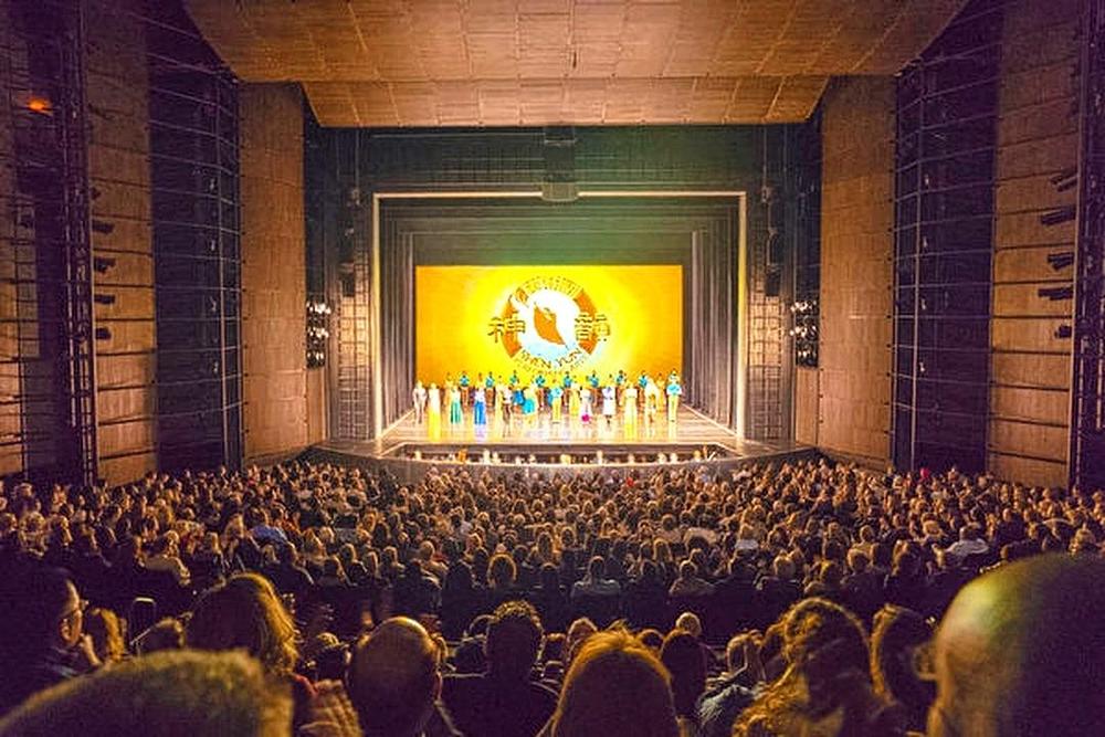 Matineja Svjetskog ansambla scenskih umjetnosti Shen Yun u pozorištu Harris u Chicagu 19. februara 2017. godine.