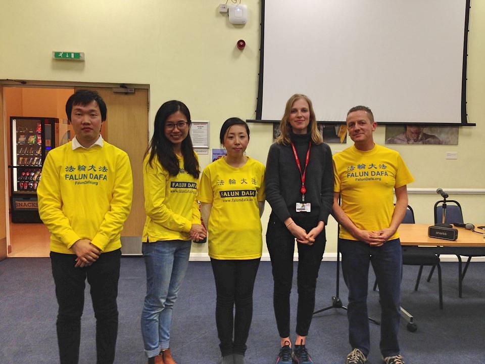 Koordinatorica studentske organizacije univerziteta sa članovima Falun Dafa udruženja.
