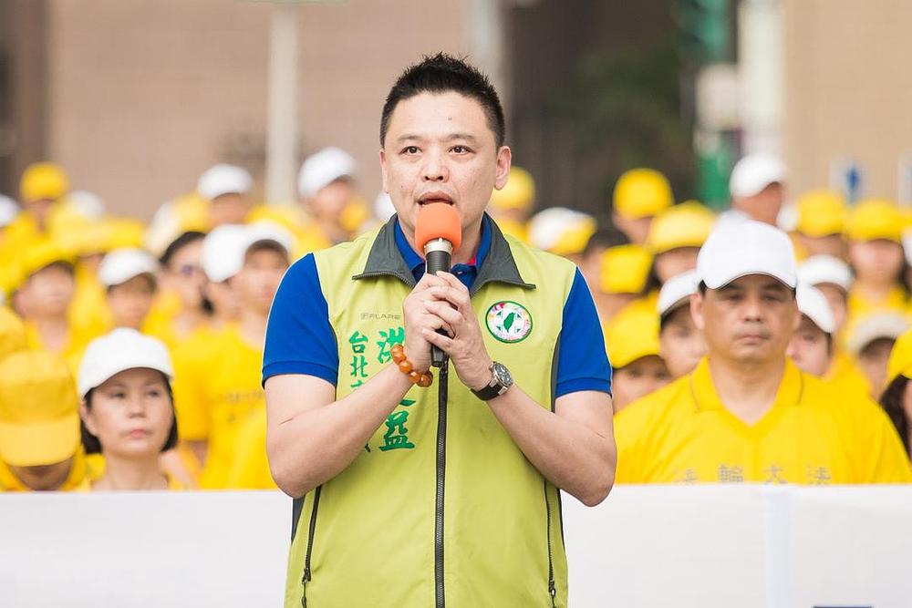 Taipeški gradski vijećnik Hung Chien-yi je kazao da je veoma impresioniran dobrodušnošću i miroljubivošću praktikanata Falun Gonga.