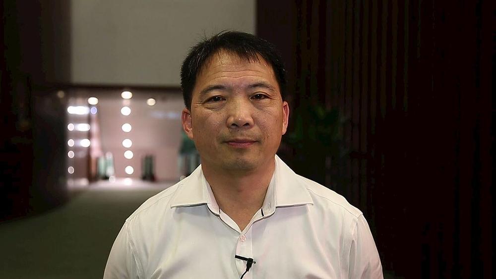 Wu Chi-wai, predsjednik Demokratske partije i član Zakonodavnog vijeća, je zaželio Učitelju Li Hongzhiju sretan rođendan i hvalio miroljubivi otpor praktikanata progonu.