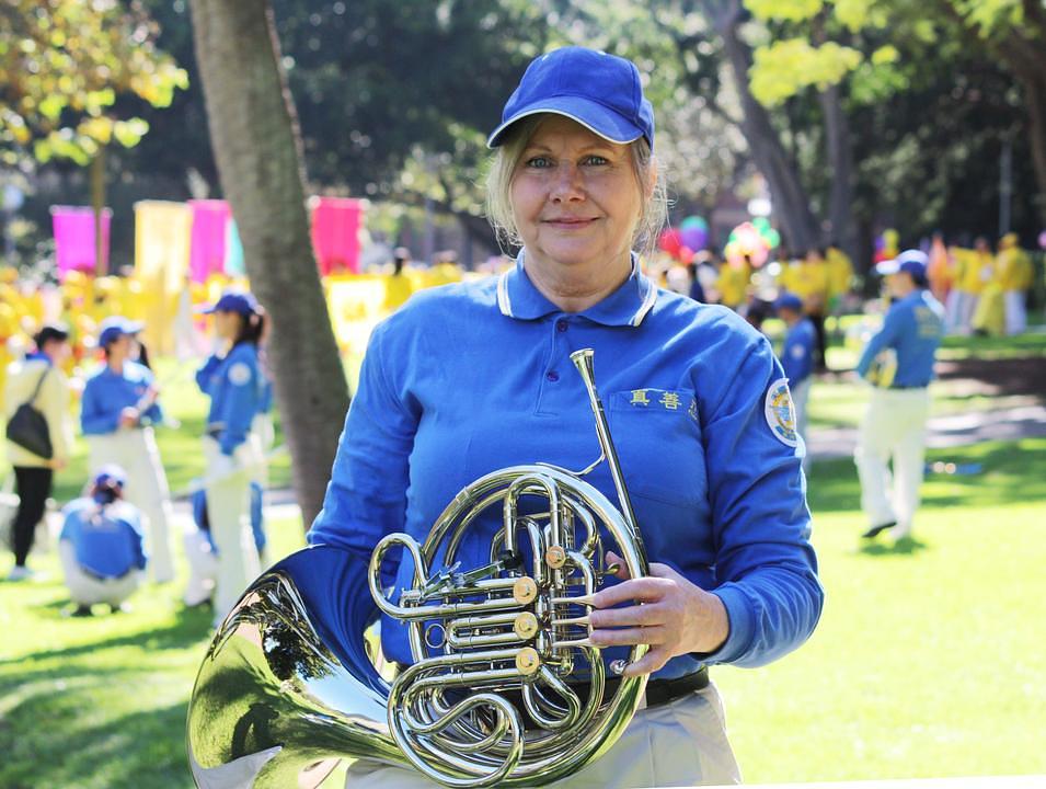 Denice Johnson na paradi u Hyde parku kao članice orkestra Tian Guo Marching Band, 9. maja 2015. godine.