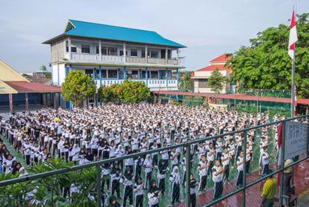 Oko 720 učenika i nastavnika je učilo Falun Dafa vježbe u Batamu u Indoneziji, 11. novembra 2017. godine.