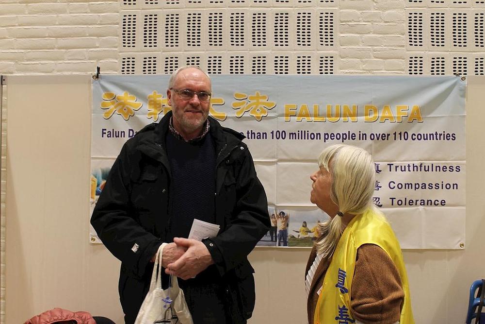 G. Jørgen Magnussen je kupio Falun Gong knjige 