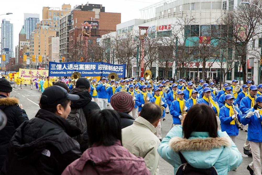 Parada u centru Toronta 20. marta 2018. u znak podrške za gotovo 300 miliona Kineza koji su napustili KPK  