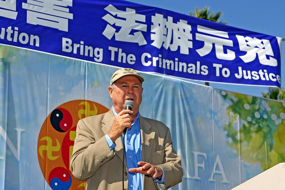 Kongresmen Dana Rohrabacher