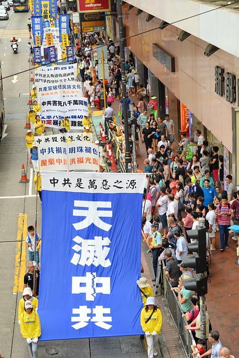 „Nebesa uništitavaju Komunističku partiju“