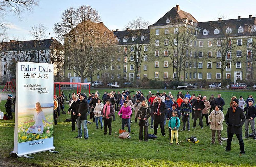Zajedničko izvođenje vježbi prije početka konferencije.