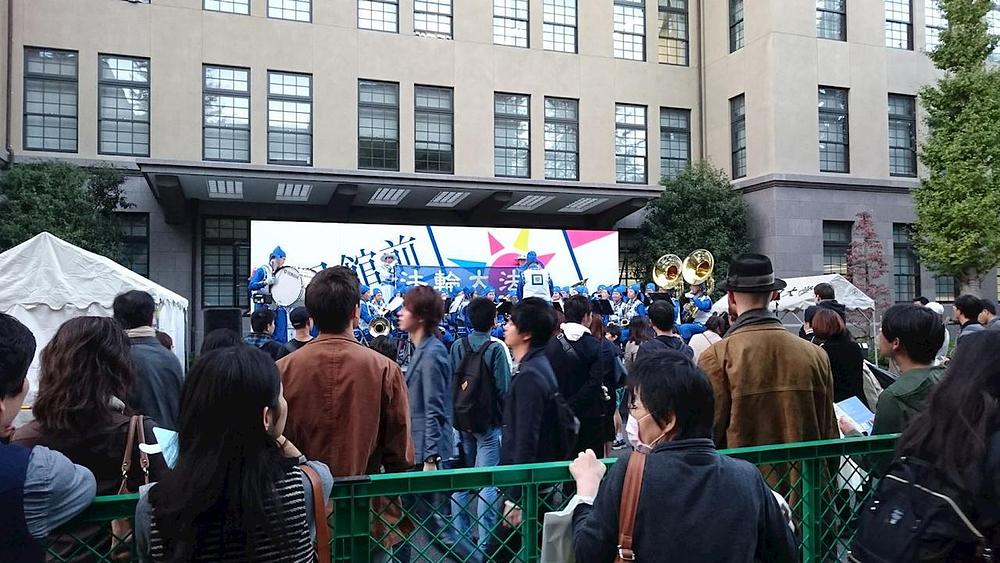 Orkestar svira na festivalu u Wasedi.