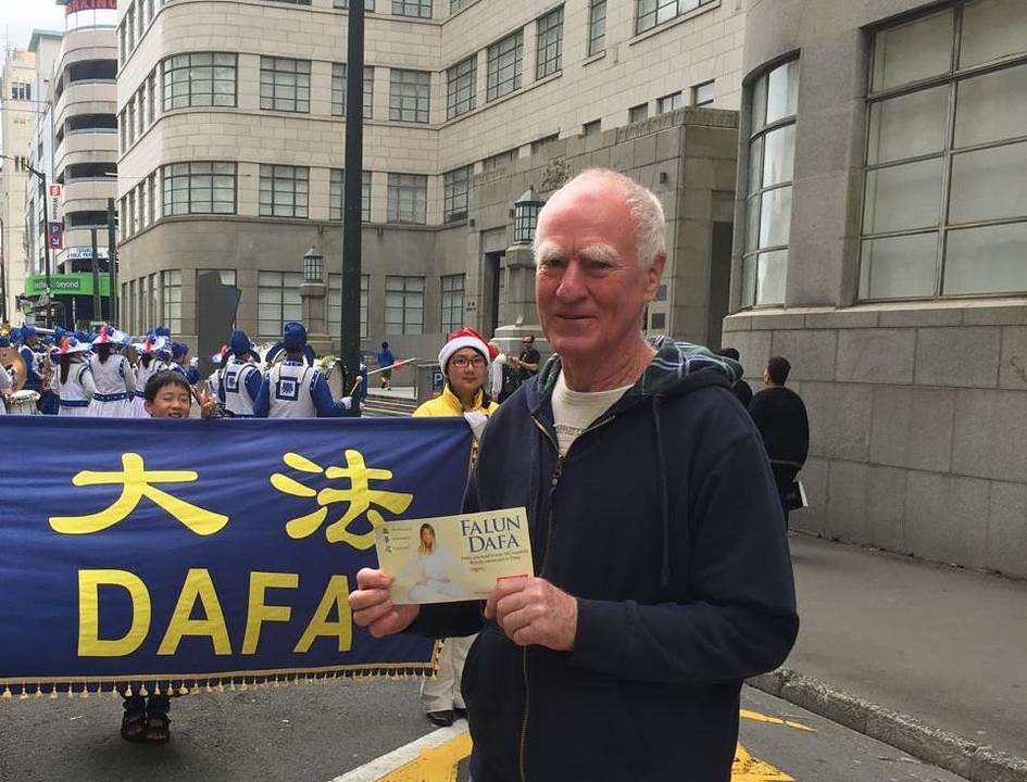 Ian Bonallack je dobrodošlicom pozdravio nastup orkestra i imao riječi ohrabrenja za praktikante: „Progon je užasan, ali će ubrzo biti završen.“