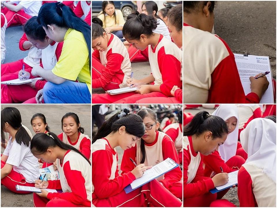 Učenici potpisuju peticiju kojom osuđuju progon 