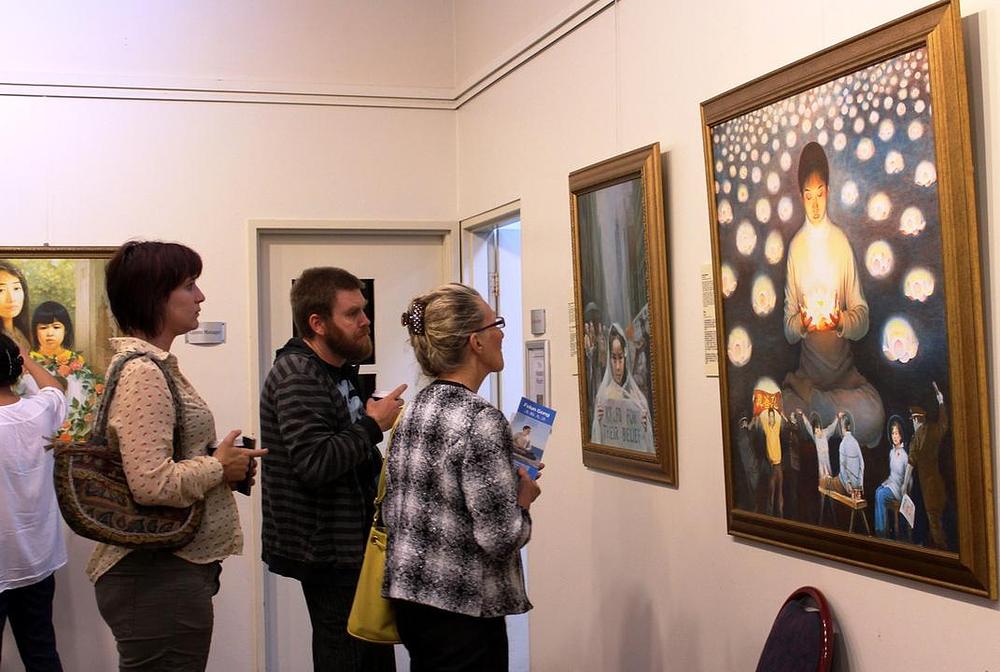 Posjetioci na izložbi 