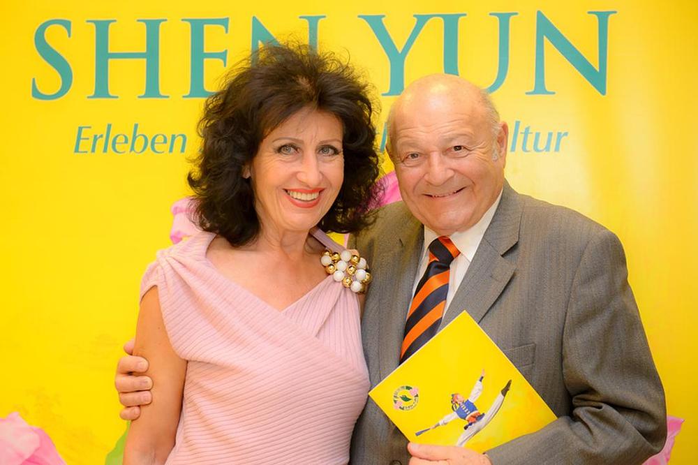 Burkhard Ernst, savjetnik za trgovinu, sa suprugom Carmen Schmidt na predstavi u Beču 5. aprila