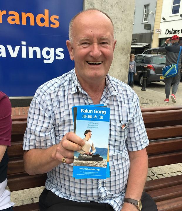 Jim Farmer je kazao kako je voljan učiti Falun Gong vježbe.