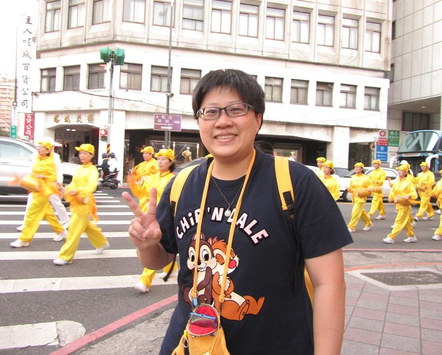 Gđa Shi podržava „Istinitost-Dobrodušnost-Toleranciju“