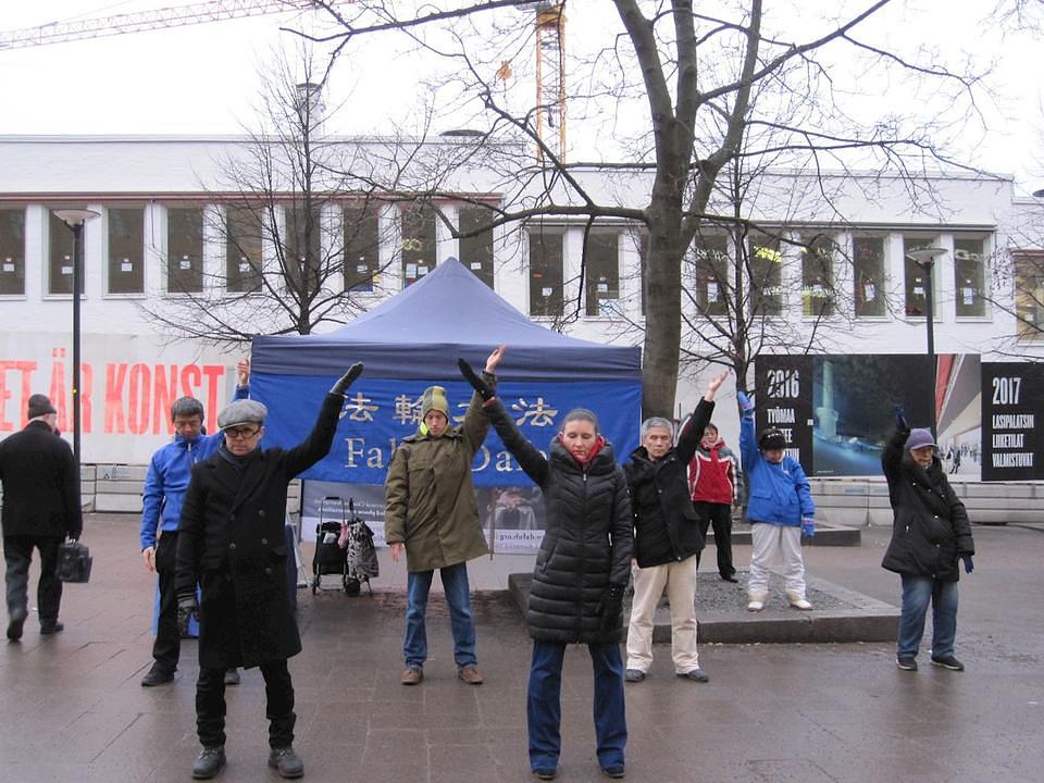 Demonstracija Falun Gong vježbi