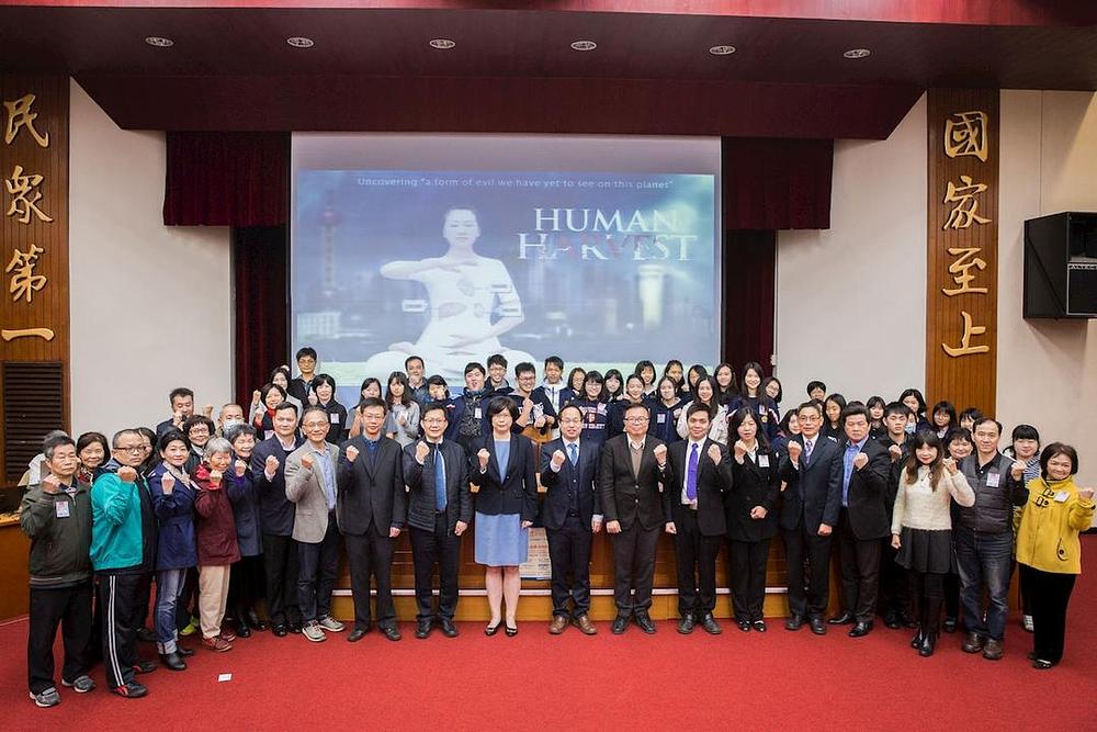 Zakonodavci i sponzori na forumu nakon prikazivanja filma.