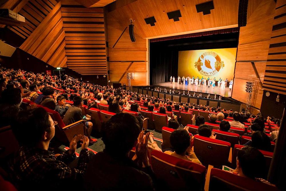 Ulaznice za šest predstava održanih od 1. do 5. marta 2017. godine u dvorani <span>Chung Shan</span> u Taichungu su bile rasprodane. Ova je fotografija nastala na šestoj predstavi.