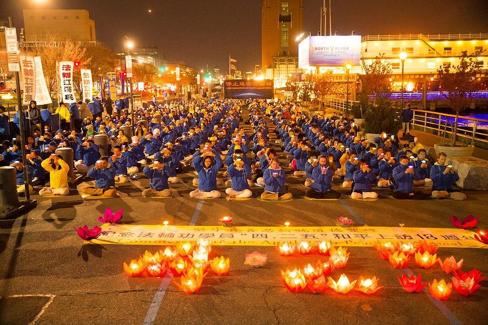 Protestom praktikanata i bdijenjem uz svijeće ispred kineskog konzulata u New Yorku se zahtijeva okončanje progona.