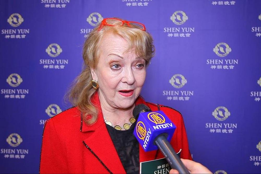 Operna pjevačica Karan Armstrong na Shen Yun predstavi u Berlinu u Njemačkoj 8. maja 2017. godine.