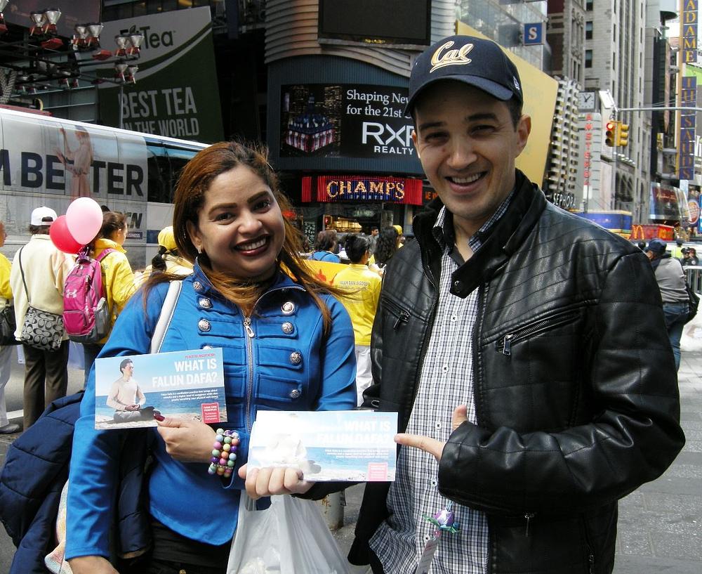 Halim (desno), turist sa srednjega Istoka je kazao: „Veoma sam sretan što sam danas vidio ovu paradu.“