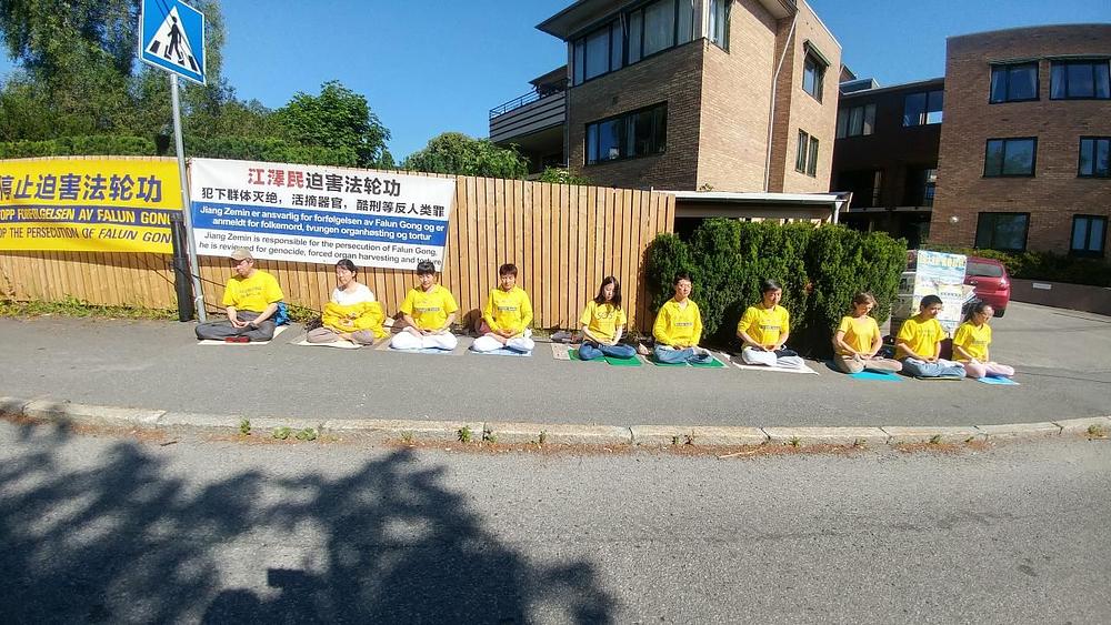Protest ispred kineske ambasade