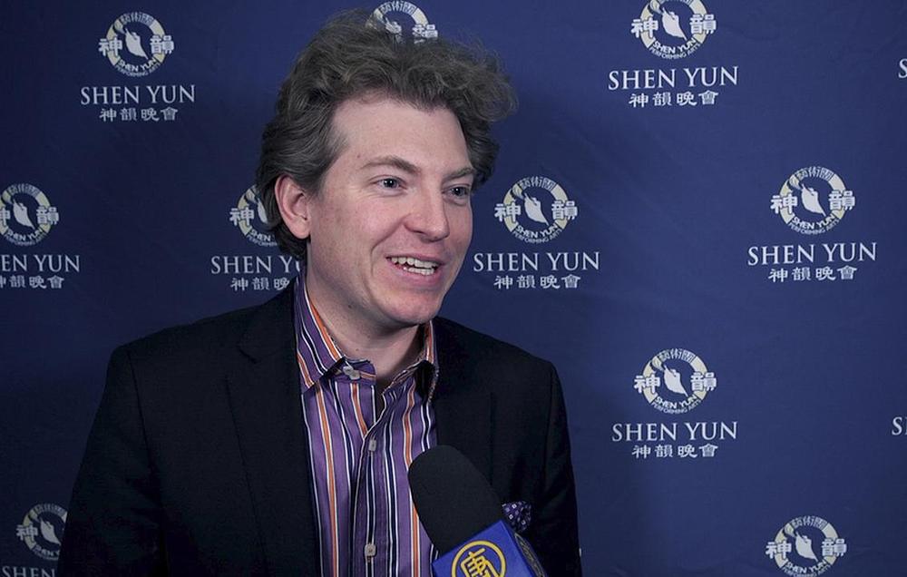 Philip Mann, dirigent Simfonijskog orkestra Arkansasa, u dvorani