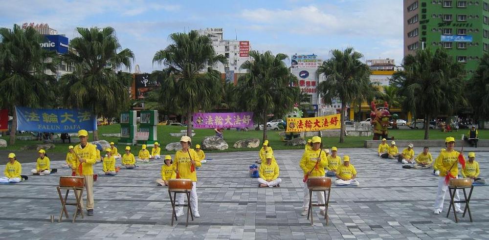 Sviranje na bubnjevima u Tang stilu na željezničkoj stanici u Hualianu.