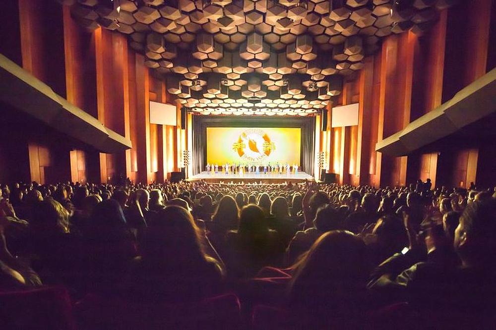 The Shen Yun North America Company u Jones dvorani za scenske umjetnosti u Houstonu, Teksas, popodne 29. decembra 2018. godine