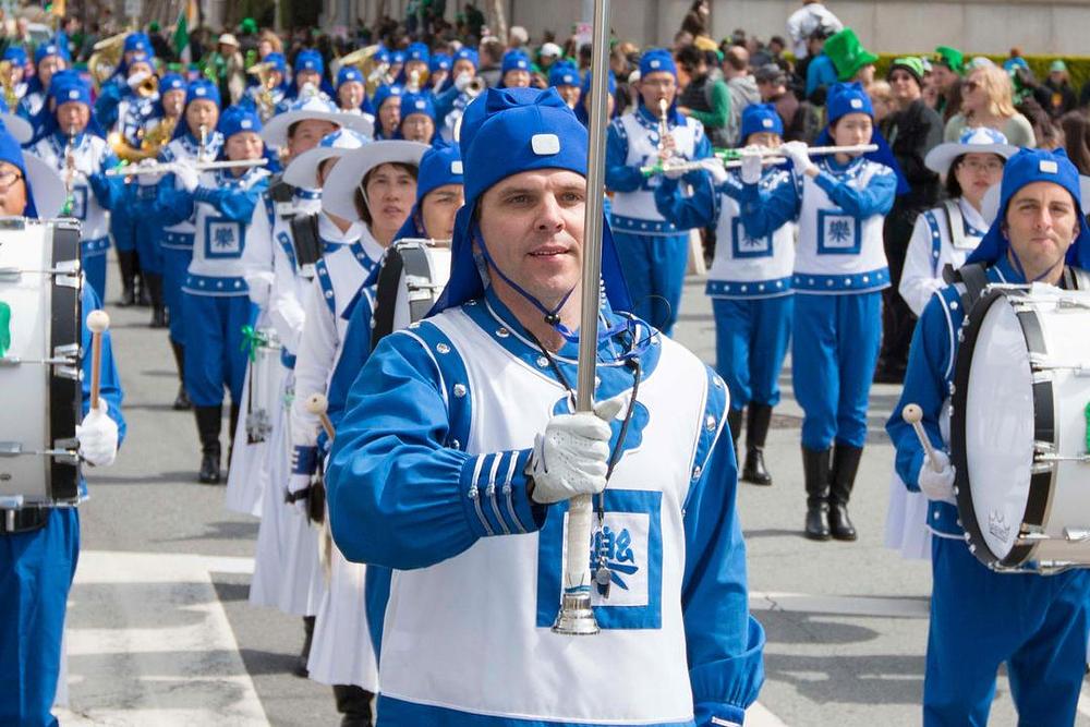 Abraham, dirigent Tian Guo Marching Banda u San Franciscu