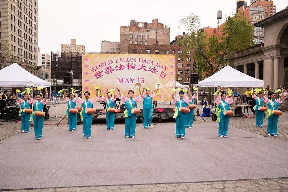 Muzičke tačke, solo, horovi i dobošari 