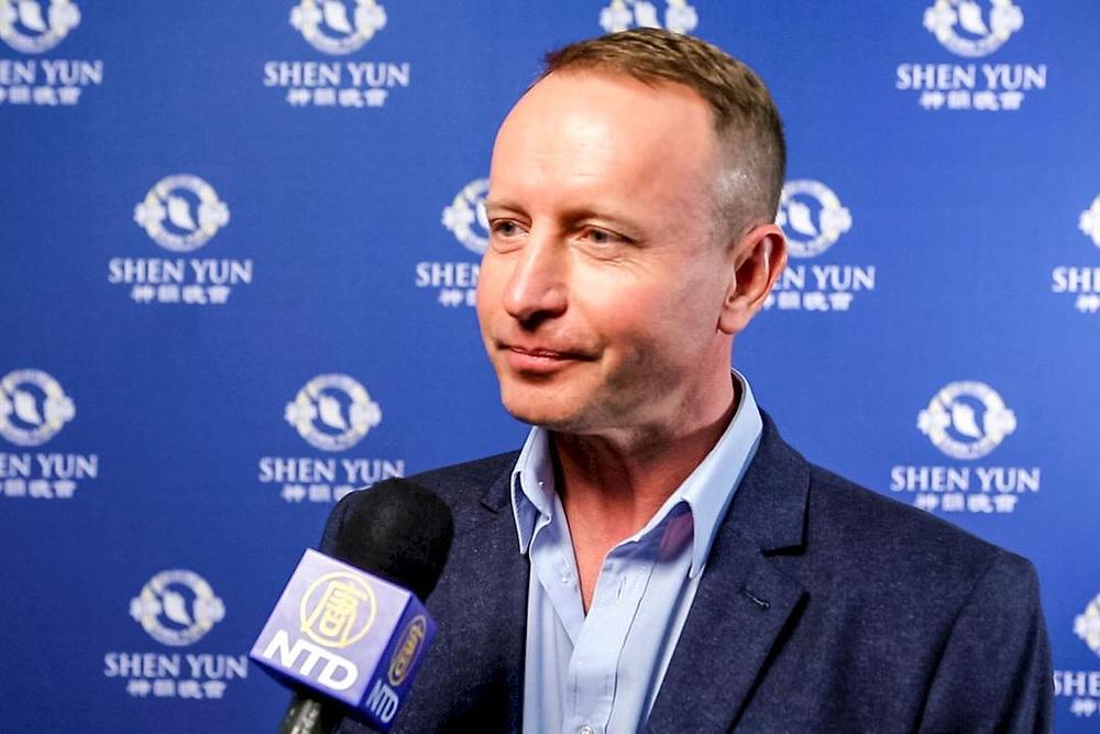 Imre Balazs, profesor klasičnih i latinskih plesova i osnivač plesne škole u Mađarskoj, na predstavi Shen Yuna u Birminghamu, Velika Britanija, 19. maja 2018. godine.