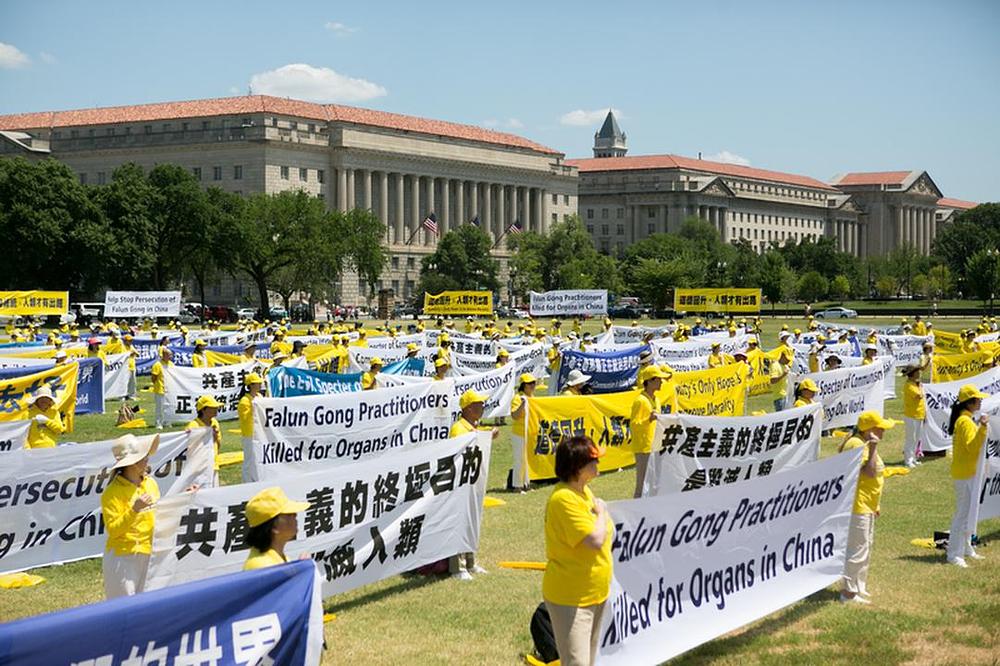 Skup ispred Washingtonovog spomenika