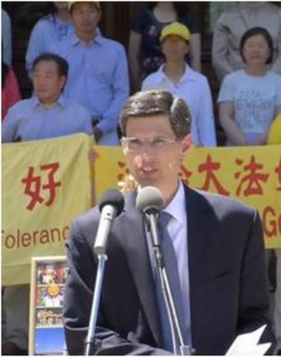 Dr. Alejandro Centurion iz organizacije Ljekara protiv prinudne žetve organa (DAFOH) iz Kalifornije je osudio one ljekare koji su u dosluhu sa KPK i koji su pretvorili svoje skalpele u oružje za ubistvo.