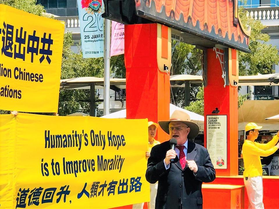 Vijećnik Parramatta Andrew Wilson na skupu