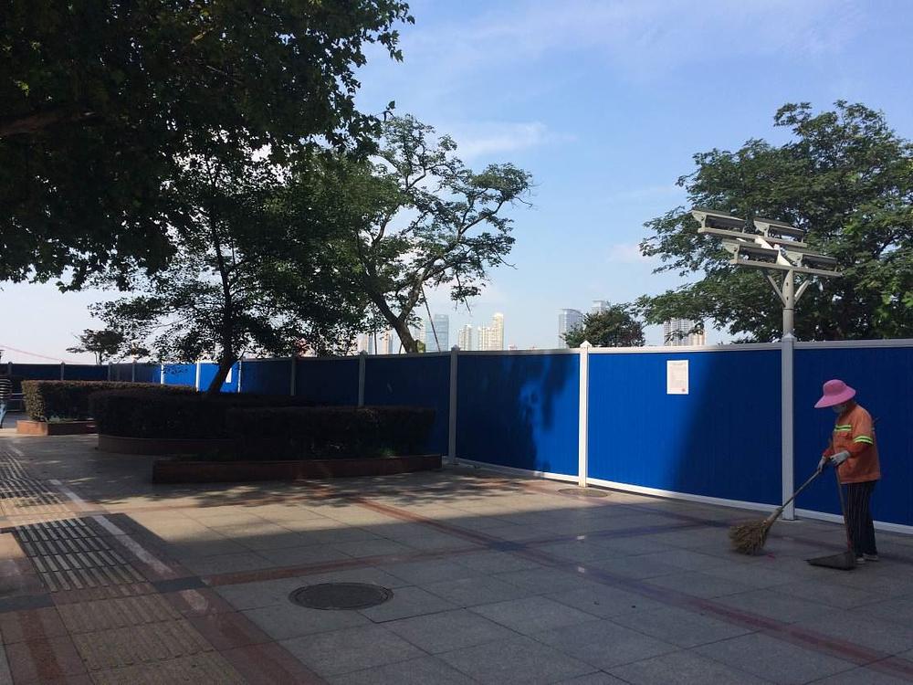 Razina vode i dalje raste izvan plavog zida, dok neki stanovnici Wuhana vjeruju da su sigurni.