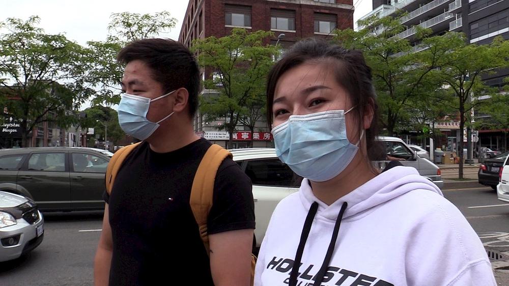 Gospođa Liu (na slici desno) iz Kine