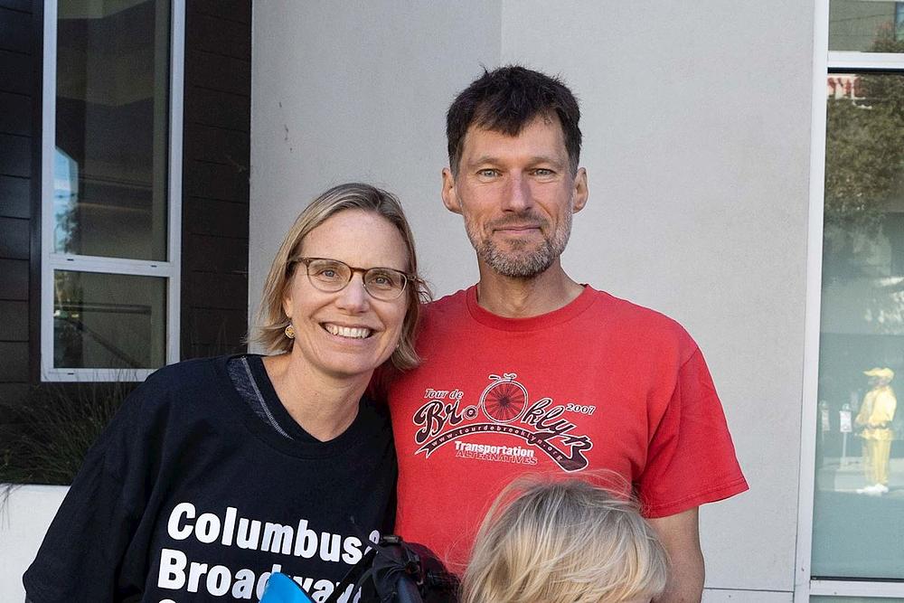 Malinda Sullivan i njen suprug podržavaju Falun Gong.