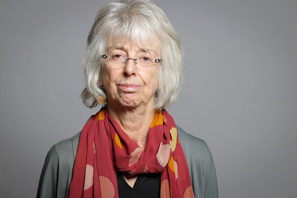 Profesorica Margot Ruth Aline Lister, baronesa od Lister iz Burtersetta, CBE, FBA, FacSS, želi praktikantima Falun Gonga svako dobro.