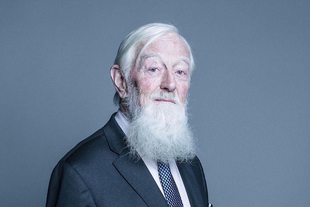 Raymond Hervey Jolliffe, peti baron od Hylton, ARICS, DL je rekao da KPK potiskuje gotovo sve sisteme vjerovanja.